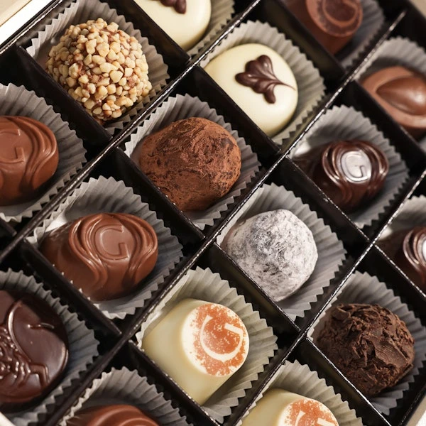 Godiva Crème Small Satin Box